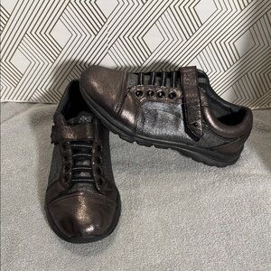 Abeo sneaker ABEO Sashay Metallic Bronze and Black Shoes women’s size 8 easy on